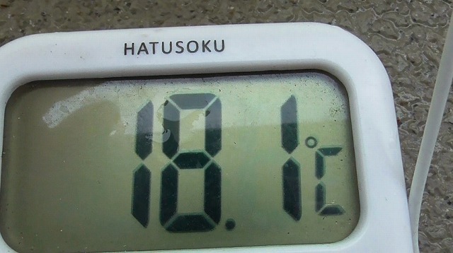 水温計が18℃を表示