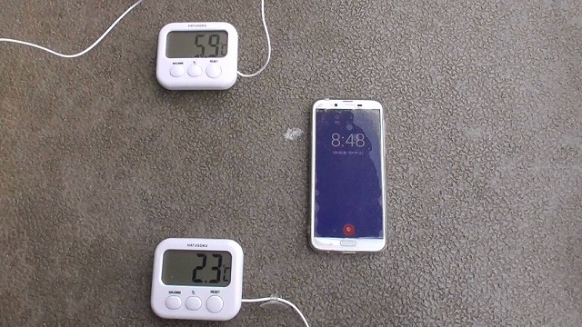 2つの水温計が5.9℃と2.3℃を表示