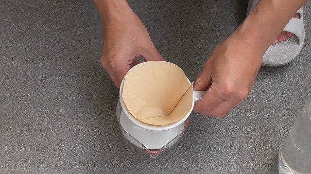 ペーパーを敷いたコーヒードリッパー
