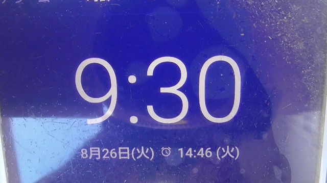 スマホが8月26日を表示